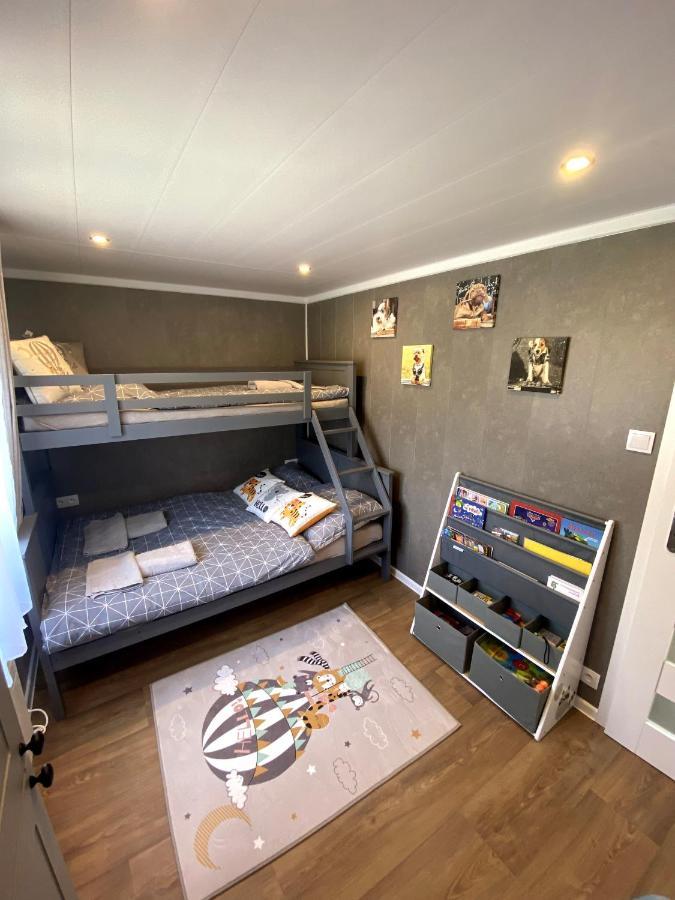 Вилла Tiny House Вельке-Карловице Экстерьер фото