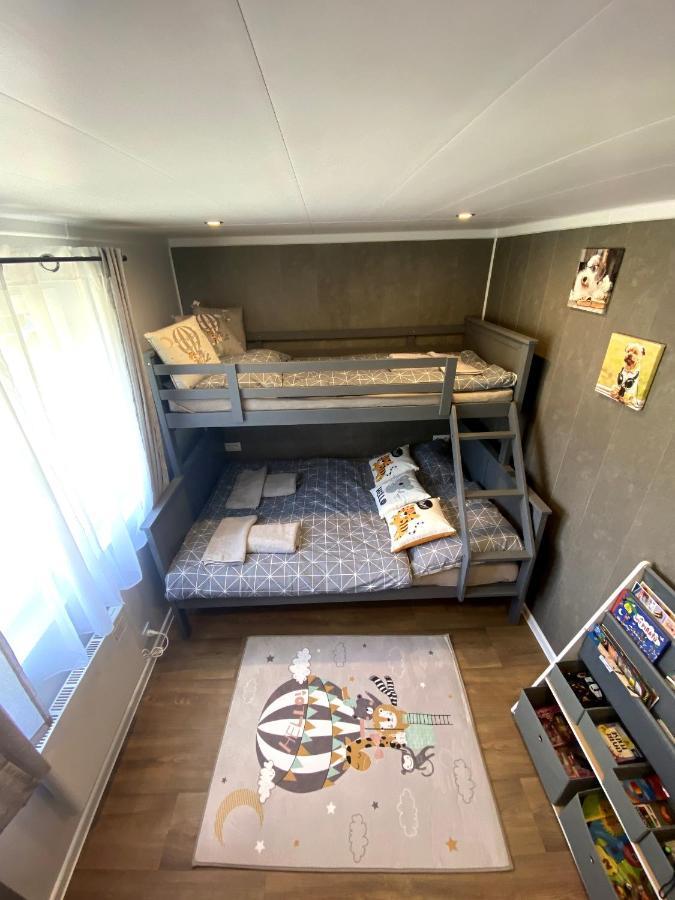 Вилла Tiny House Вельке-Карловице Экстерьер фото