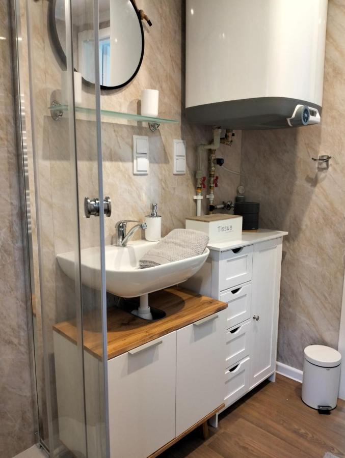 Вилла Tiny House Вельке-Карловице Экстерьер фото